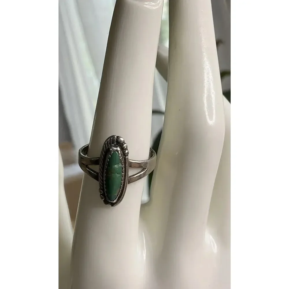 Vintage Navajo Oval Turquoise Sterling Silver Southwestern Style Ring Size 8 - Picture 5 of 9